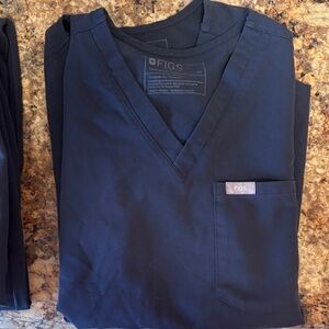 2 XS Figs Technical Collection Catarina Navy Tops and 3 Small NavyZamora Joggers